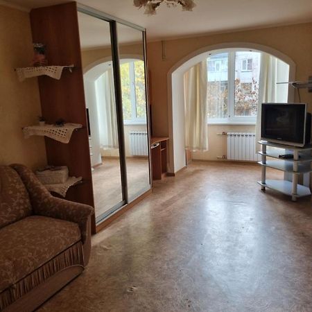 Appartement 1Комнатная Квартира С Ноткой Прованса à Krementchouk Extérieur photo