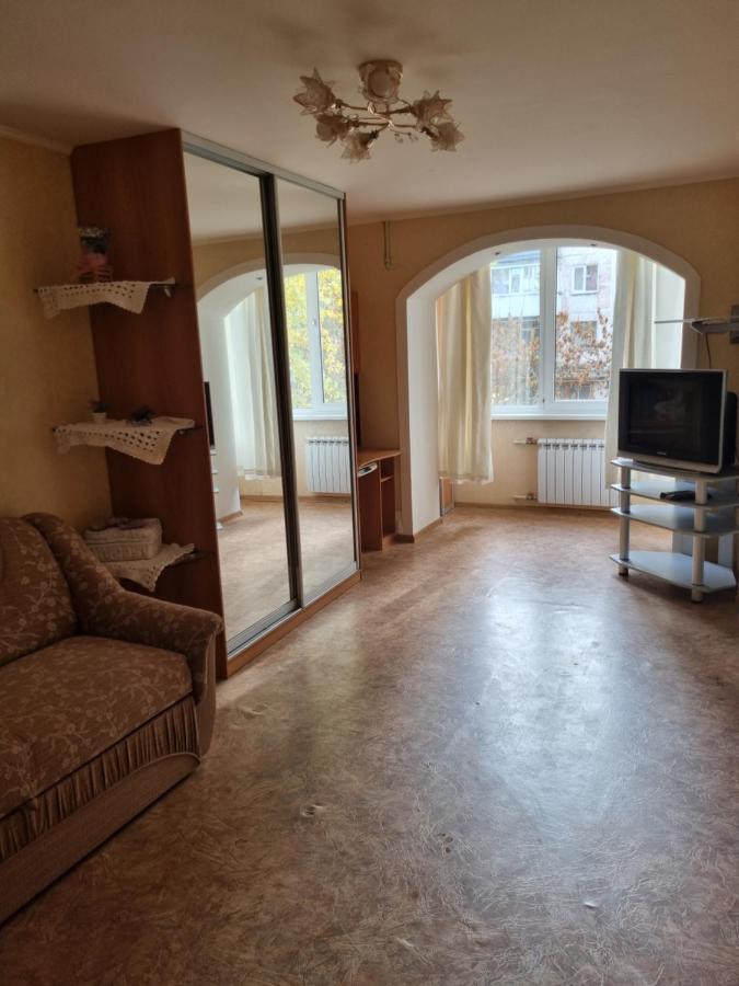 Appartement 1Комнатная Квартира С Ноткой Прованса à Krementchouk Extérieur photo